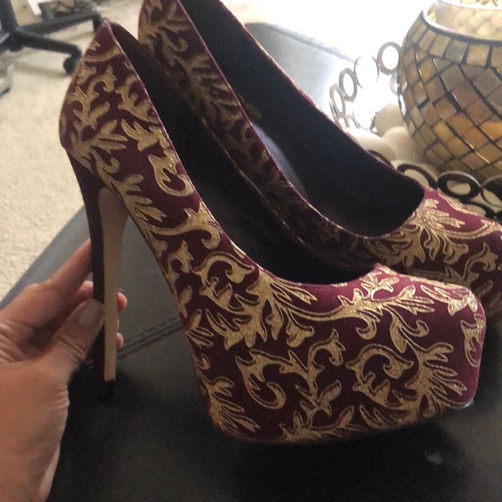 Bebe heels size 7.5
